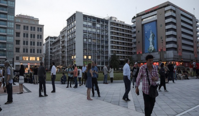 Κορονοϊός: Νέα μέτρα στο τραπέζι για την Αττική - Μάσκες παντού, κλείνουν οι πλατείες