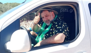 Στη Μύκονο ο Γρηγόρης Αρναούτογλου για τα γυρίσματα της εκπομπής «The Roadshow» (βίντεο)