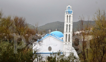 Τήνος: Το κεκλιμένο καμπαναριό γνωστό στο νησί ως «Η μικρή Πίζα»