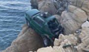 Τροχαίο στη Μύκονο: Στα βράχια βρέθηκαν δύο αυτοκίνητα - Μία νεκρή