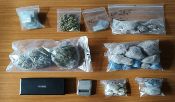 Σύλληψη -3- ατόμων για -κατά περίπτωση- κατοχή και διακίνηση ναρκωτικών ουσιών στην ευρύτερη περιοχή του κέντρου της Αθήνας και του Πειραιά