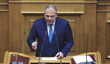 Ο Φίλιππος Φόρτωμας φέρνει στη Βουλή ζητήματα ασφαλείας στις πτήσεις ελικοπτέρων στις Κυκλάδες