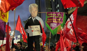 Σάο Πάολο: Μεγάλη διαδήλωση κατά των απειλών Τραμπ για επιβολή δασμών στη Βραζιλία (βίντεο)