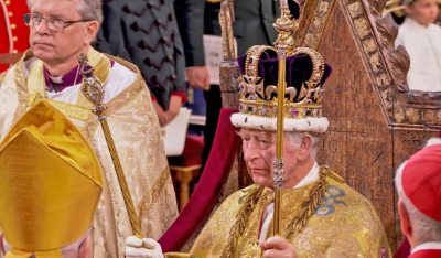 God Save the King» - Ο βασιλιάς Κάρολος φέρει το στέμμα του Αγίου Εδουάρδου