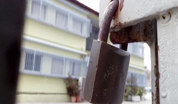 Κλειστά σχολεία σε όλη τη χώρα εξετάζουν οι ειδικοί