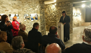 Με εξαιρετική επιτυχία τα εγκαίνια της έκθεσης «Αναμνήσεις από το Αιγαίο» του Robert McCabe στην Πάρο, παρουσία του ίδιου του φωτογράφου