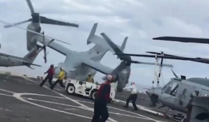 Συγκλονιστικά πλάνα από τη συντριβή στρατιωτικού αεροσκάφους MV-22 Osprey σε αμερικανικό αεροπλανοφόρο
