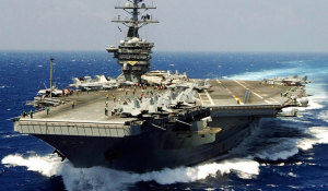 Μέση Ανατολή: Αμερικανικά ελικόπτερα βύθισαν τρία σκάφη των Χούτι μετά από επίθεση σε φορτηγό πλοίο