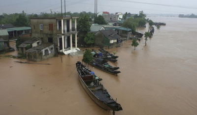 Βιετνάμ: 40 νεκροί και πολλοί αγνοούμενοι από πλημμύρες -Πλησιάζει αύριο η τροπική καταιγίδα Νάνγκα