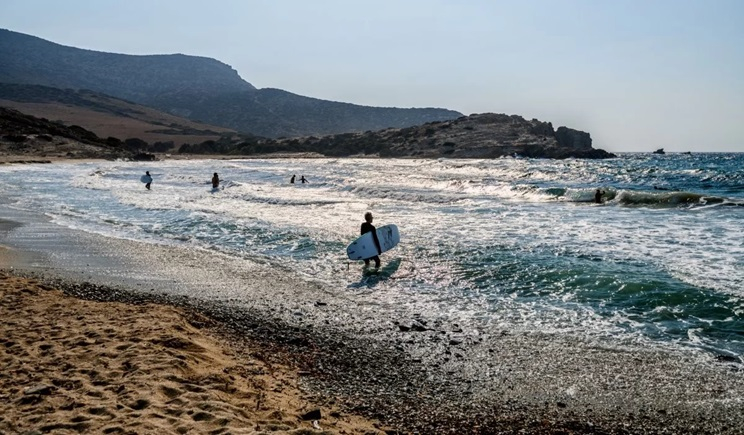 Το ελληνικό νησί που αποθεώνεται (ξανά!) ως το απόλυτο κρυμμένο διαμάντι των Κυκλάδων