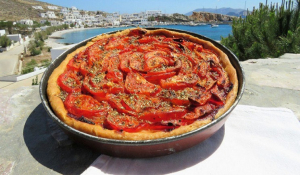 Λαδένια: Η συνταγή για την ελληνική πίτσα, μια παραδοσιακή πίτα της Κιμώλου