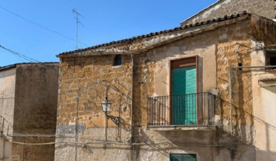 Ιταλία: Εγκαταλελειμμένα σπίτια σε χωριά της Σικελίας πωλούνται προς 1 ευρώ