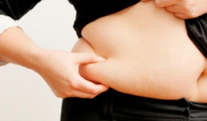 Λίπος στην κοιλιά: 5 λόγοι που δεν φεύγει όση γυμναστική κι αν κάνεις