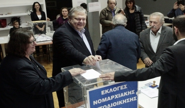 Σε εξέλιξη είναι ο δεύτερος γύρος για την εκλογή αρχηγού του νέου φορέα της Κεντροαριστεράς
