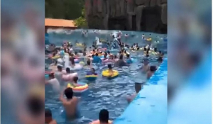 Τρόμος σε water park: «Τσουνάμι» σε πισίνα τραυμάτισε 44 άτομα στην Κίνα