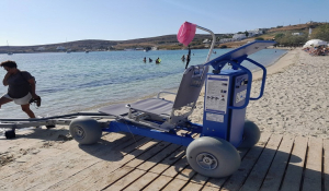 Πάρος: Εκπαίδευση εθελοντών στη χρήση του μηχανήματος “SeaAccess” στην παραλία Λιβάδια της Παροικιάς