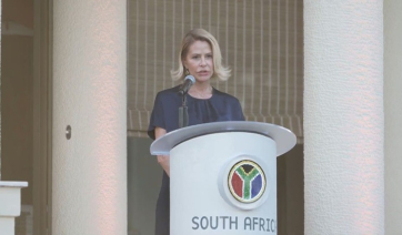 Hautes Grecians 2025: &#039;&#039;Άρωμα&#039;&#039; Νότιας Αφρικής στο event της Τζένης Μπαλατσινού (βίντεο)