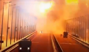 Γέφυρα του Κερτς: Συγκλονιστικό βίντεο από τη στιγμή της έκρηξης
