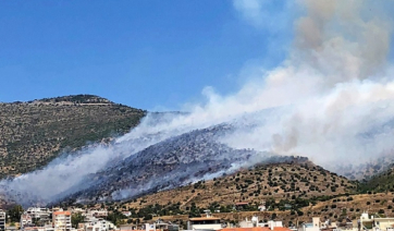 Συναγερμός στη Γλυφάδα: Μεγάλη φωτιά σε εξέλιξη