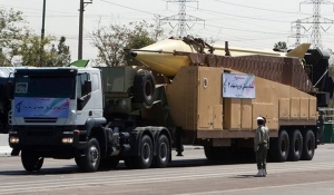 Το Ιράν παρουσίασε βαλλιστικό πύραυλο βεληνεκούς 2.000 χλμ.