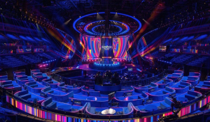 Δείτε την αποκάλυψη της σκηνής της Eurovision 2023 από το βασιλικό ζεύγος της Βρετανίας! [VIDEO]