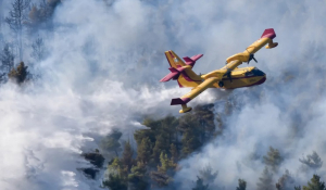 Φωτιά στο Άνω Σούλι Μαραθώνα -Ήχησε διπλό 112 απομάκρυνσης, 17 εναέρια στη μάχη της κατάσβεσης