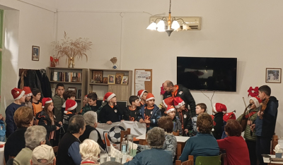 Τα παιδιά του Αθλητικού Συλλόγου Αλυκής είπαν τα κάλαντα στο ΚΑΠΗ Αγκαιριάς (βίντεο)