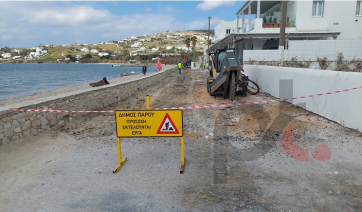 Πάρος: Στο «φουλ» εργασίες αποκατάστασης ζημιών σε εμβληματικό πεζόδρομο και δρόμο του νησιού (Βίντεο)