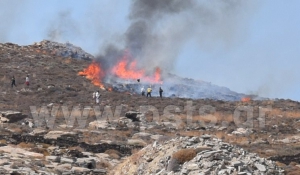 Συναγερμός στη Νάουσα Πάρου! Πυρκαγιά κατέκαψε περιοχή κοντά στις Κουκουναριές...