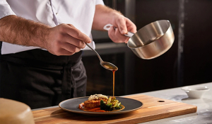 Συνελήφθη γνωστός τηλεοπτικός σεφ για χρέη 350.000 ευρώ προς το Δημόσιο