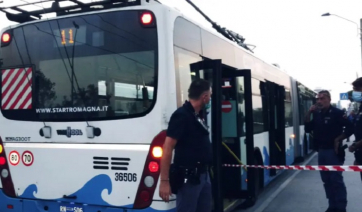 Ιταλία: Επιβάτης λεωφορείου σε αμόκ μαχαίρωσε παιδί στο λαιμό