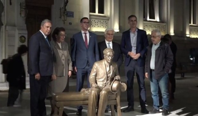 Εκδήλωση παρουσίασης-παράδοσης του γλυπτού του Κ.Π.Καβάφη στην οδό Διονυσίου Αρεοπαγίτου από το Ίδρυμα Ωνάση (βίντεο)