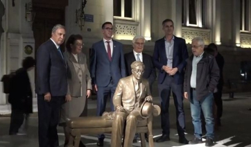 Εκδήλωση παρουσίασης-παράδοσης του γλυπτού του Κ.Π.Καβάφη στην οδό Διονυσίου Αρεοπαγίτου από το Ίδρυμα Ωνάση (βίντεο)