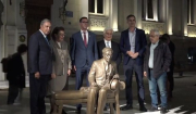 Εκδήλωση παρουσίασης-παράδοσης του γλυπτού του Κ.Π.Καβάφη στην οδό Διονυσίου Αρεοπαγίτου από το Ίδρυμα Ωνάση (βίντεο)