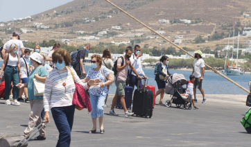 Κορωνοϊός: 14 κρούσματα στην Πάρο - 30 στη Μύκονο - 25 στη Νάξο - 92 συνολκά