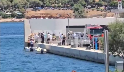 Πτώση ελικοπτέρου στη μαρίνα της Βουλιαγμένης: Το βίντεο από τη διάσωση