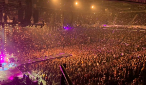 Ποιος κορωνοϊός; Πλήθος κόσμου σε συναυλία των Stereophonics στο Ηνωμένο Βασίλειο