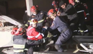 Σεισμός στην Τουρκία: Η ΕΜΑΚ ανέσυρε ζωντανά από τα ερείπια τρία κοριτσάκια και έναν 50χρονο