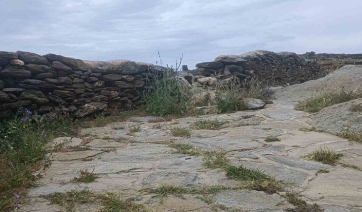 «Τα χαρτογραφημένα μονοπάτια της Τήνου» | Πολιτιστικός περίπατος για σχολικές ομάδες
