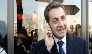 Ο Νικολά Σαρκοζί γευμάτισε σε εστιατόριο του Παρισιού με την Κάρλα Μπρούνι μία ημέρα μετά την αποφυλάκισή του - Δείτε βίντεο