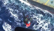 Δείτε εντυπωσιακό βίντεο: Super Puma παίρνει τραυματία από πλοίο