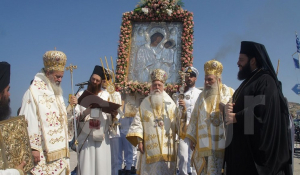 Πάρος: Με βαθιά ευλάβεια και λαμπρές λατρευτικές εκδηλώσεις γιορτάστηκε η Κοίμηση της Θεοτόκου στον Ιερό Ναό Παναγίας Εκατονταπυλιανής (Βίντεο + Φωτό)
