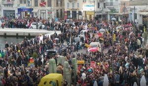 Σύρος: Καρναβαλικός… κατακλυσμός!!! - Η κορύφωση του Συριανού Καρναβαλιού