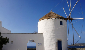 Λαϊκή Συσπείρωση Πάρου: Όλα στο πόδι και για το φαίνεσθαι