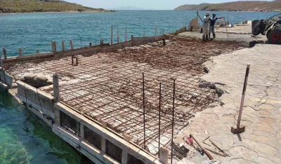 Ξεκίνησε η κατασκευή του έργου «Συντήρηση – αποκατάσταση εξομοιούμενης ζώνης λιμένα νήσου Δήλου», ύψους 122.000 ευρώ από το Δημοτικό Λιμενικό Ταμείο
