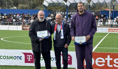 Ελλάς Σύρου - Ολυμπιακός: Βραβεύτηκε ο Γιώργος Πρίντεζης (βίντεο)