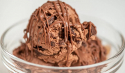 Παγωτό σοκολάτας χωρίς ζαχαρούχο γάλα - Συνταγή του Δημήτρη Μακρυνιώτη
