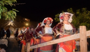 Νάουσα Πάρου: Υποδοχή του καλοκαιριού με την παραδοσιακή «Γιορτή του Ψαριού»!  (Φωτό + Βίντεο)