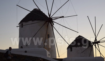 Η Αγγλία έβαλε στη λίστα των «ασφαλών» περιοχών τη Μύκονο, τη Δανία και τα Κανάρια Νησιά