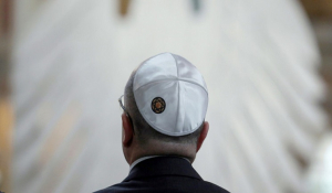 Γερμανία: Ζήτησαν από τους Εβραίους να μην φορούν κιπά -Φόβος για τις επιθέσεις
